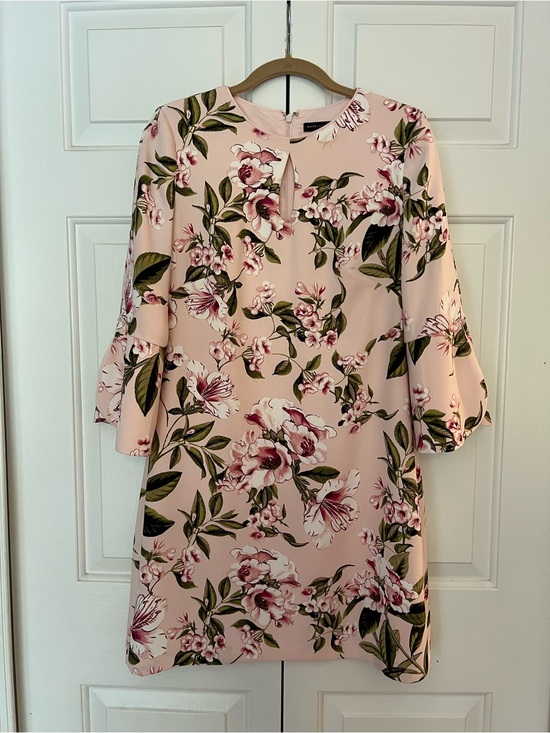White House Black Market Dresses & Skirts - White House Black Market Pink Floral Dress Size 2